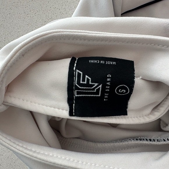 LF Buckle Closure Top - Picture 4 of 7